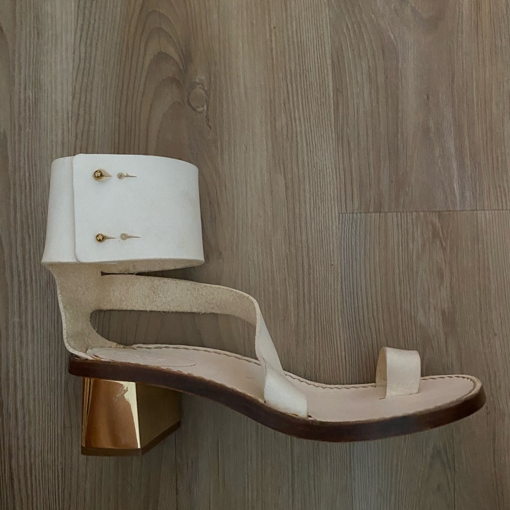 CHLOÉ Leather Ankle Wrap Sandals - 37 (size 7)